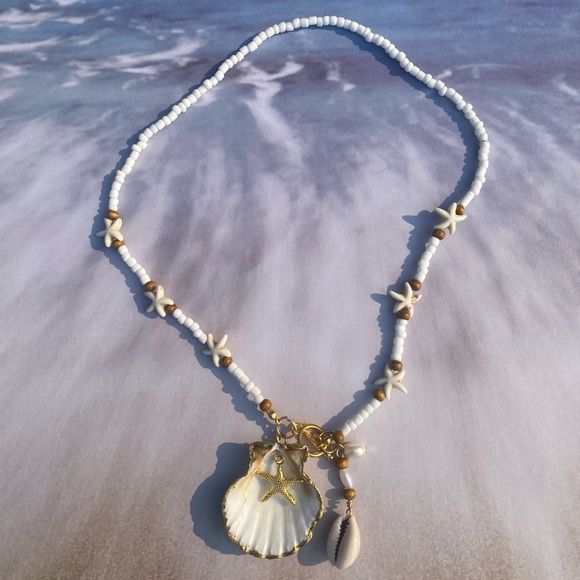 Natural Shell Gilded in Gold Leaf with a Starfish-Freshwater Pearl Boho Necklace - Picture 6 of 8